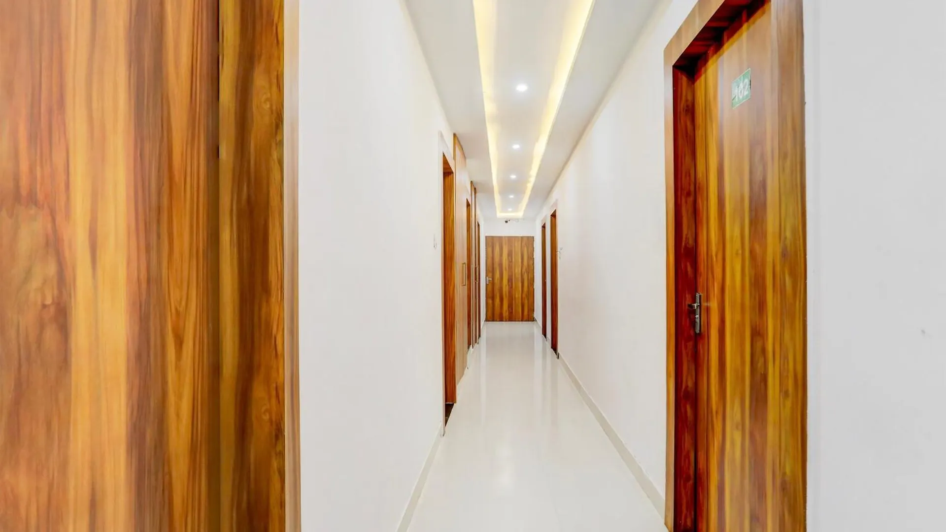 Hotel O Natraj Paying Guest House Варанаси